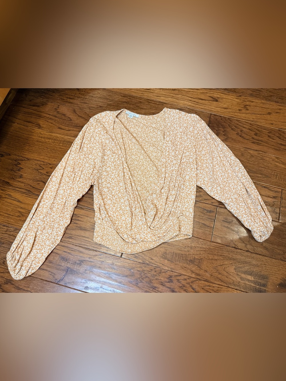 American Eagle Medium Boho Floral Crossover Wrap Blouse Smocked Waist Balloon - Picture 11 of 12
